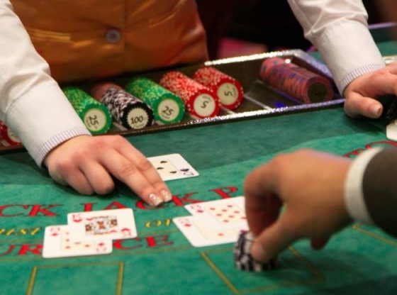 Kelebihan Bermain di Situs Judi Permainan Kartu Poker Online